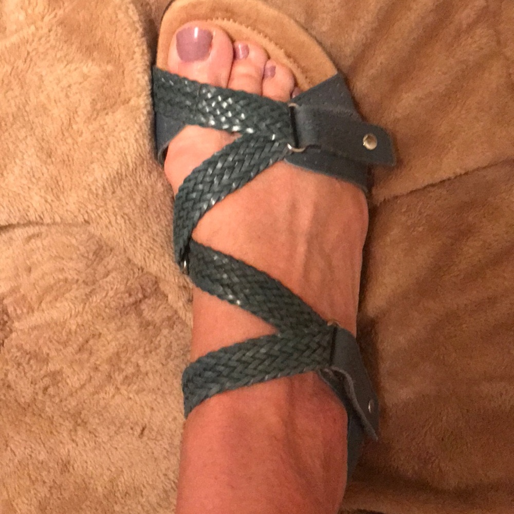 Earth Origins leather walking sandal. Sz 9. Blue